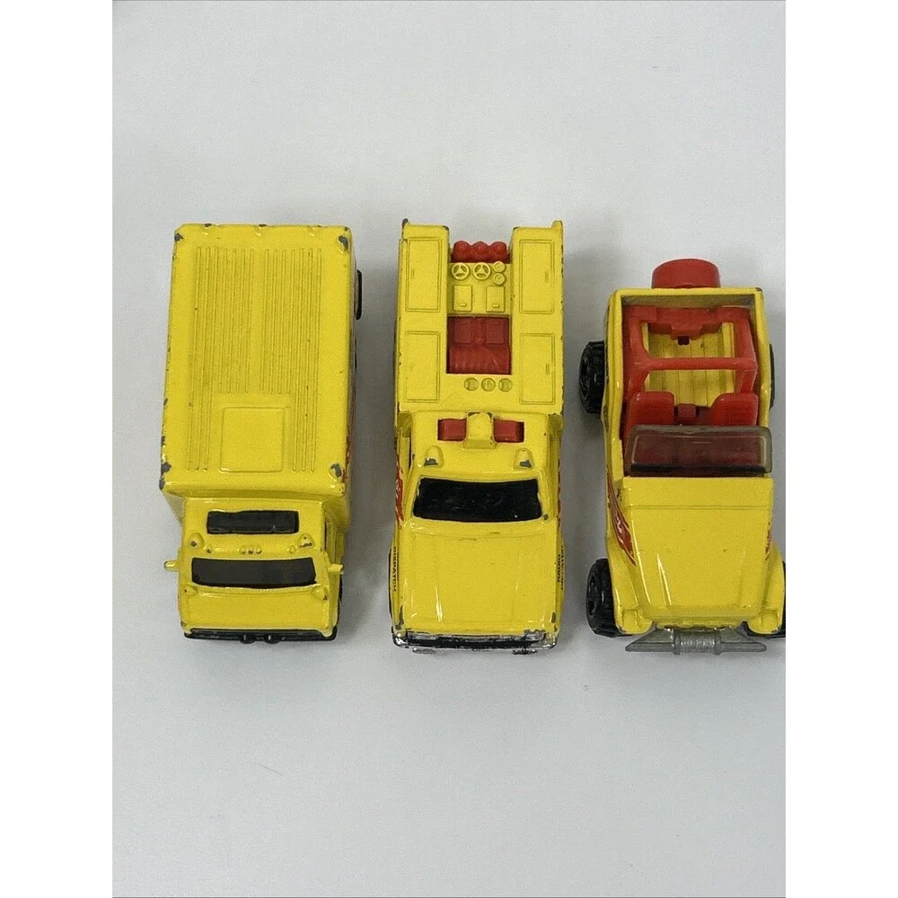 Hot Wheels Emergency Rescue Lot Paramedic Patrol Ambulance Yellow Jeep Pick Up